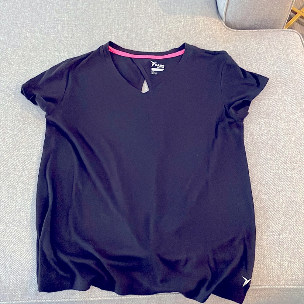 Old Navy dry fit work out shirt. Size L.